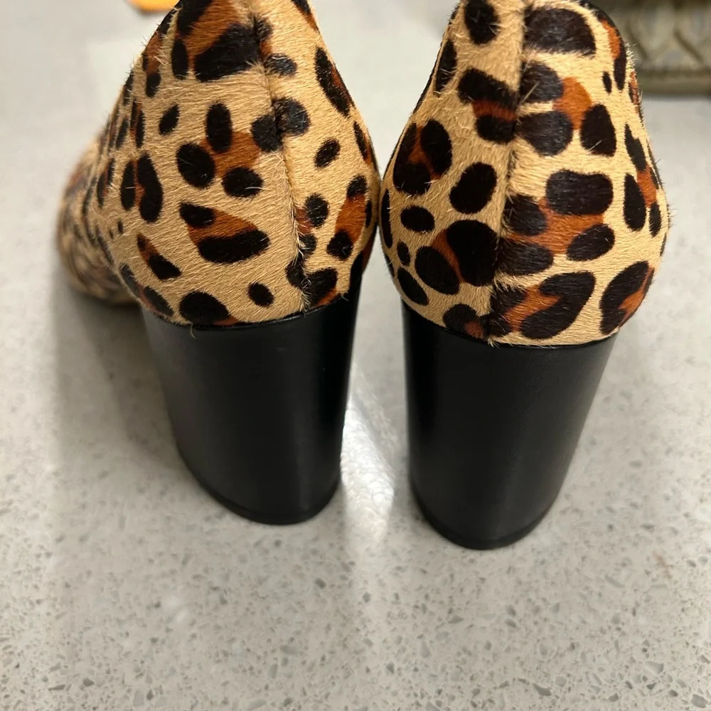 Marc Fisher Mana leopard print pumps pointed toe and a black block heel size 9